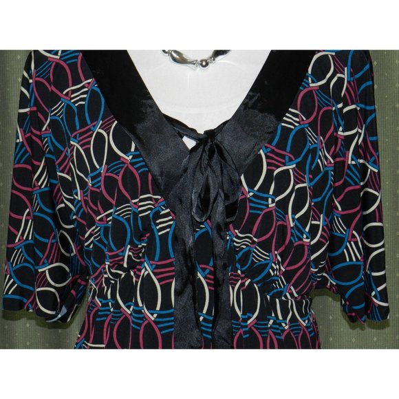 Ladies size 2X Bisou Bisou artsy stretch blend tunic top black satin trim - Picture 3 of 5